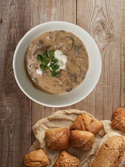 Creamy mushroom and onion soup to end your day